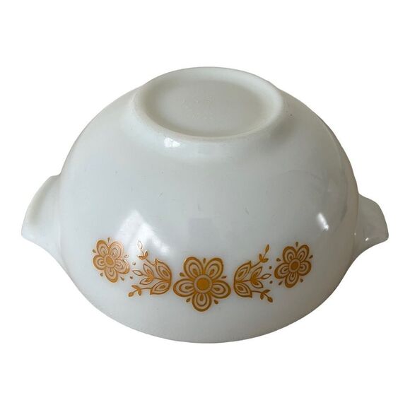 Mid century Pyrex milk glass vintage gold butterfly pattern 2.5 quart bowl - Picture 3 of 10